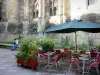 Poitiers - Cafe terras en Gerechtsgebouw (voormalig paleis van de graven van Poitou en de hertogen van Aquitanië)