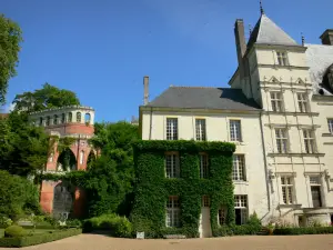 Poncé-sur-le-Loir - Facade of the Poncé castle of Renaissance style, Neo-Gothic decor and garden