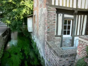 Pont-Audemer - Maison à colombages au bord de l'eau