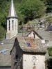 Le Pont-de-Montvert - Tour à péage du pont et clocher de l'église ; dans le Parc National des Cévennes