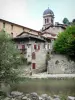 Pont-en-Royans - Clocher de l'église Saint-Pierre dominant les maisons du village et les berges de la rivière Bourne (commune du Parc Naturel Régional du Vercors)