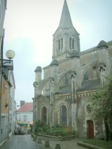 Pornic - Église et maisons de la vieille ville