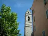 Porto-Vecchio - Chiesa campanile, facciata colorata di una casa e l'albero