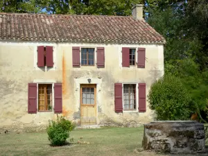 Poudenas - Outbuildings of the château