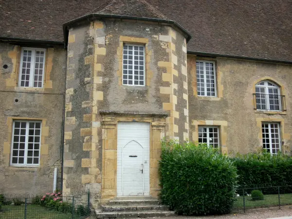 Prémery - Facade of the old castle of the Bishops of Nevers (main building)