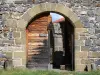 Prieuré de Chanteuges - Porte menant au cloître