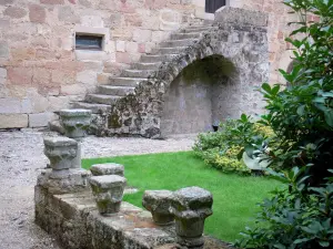 Priorat Comberoumal - Grammontenser Kloster von Comberoumal: Hof des Kreuzgangs