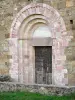 Priorat von Marcevol - Portal aus rosa Marmor der Prioratskirche