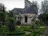 Priorato de Saint-Cosme - Los restos de la iglesia, flores y rosas (rosas) Jardín