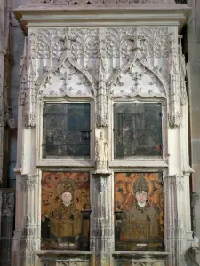 Priorato di Souvigny - All'interno della chiesa priorale di San Pietro e Paolo: armadio contenente reliquie reliquie di santi e di Odilon Mayeul