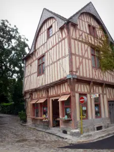 Provins - Old half-timbered house in the upper town