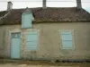 Pueblos de Berry - Berry casa con puerta azul y persianas