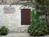 Pujols - Facade of a stone house and hydrangea