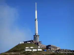 Puy de Dôme - Vulkan der Bergkette der Puys (Berge Dôme): meteorologisches Observatorium und Fernsehantenne; im Regionalen Naturpark der Vulkane der Auvergne