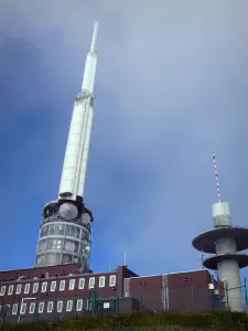 Puy de Dôme - Vulkan der Kette der Puys (Berge Dôme): meteorologisches Observatorium und Fernsehantenne; im Regionalen Naturpark der Vulkane der Auvergne