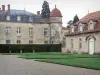 Puy-de-Dôme châteaux - Château de Parentignat: Facade of the castle, lawns and outbuilding