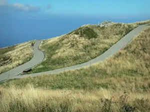 Puy de Dôme volcano - Volcanoes of the Puys mountains (monts Dôme range): footpath; in the Auvergne Volcanic Regional Nature Park