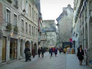 Quimper - Strada fiancheggiata da case