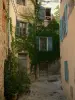 Ramatuelle - Lampadaire et maisons du village