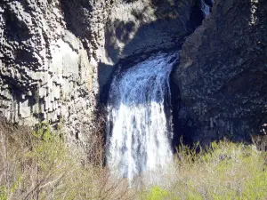 Ray-Pic waterfall - Natural volcanic site, in the town of Péreyres, in the Regional Natural Park of the Ardèche Mountains: Bourges waterfall and basalt columns