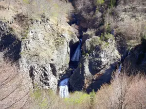 Ray-Pic waterfall - Natural volcanic site, in the town of Péreyres, in the Regional Natural Park of the Ardèche Mountains: Bourges waterfall and basalt columns