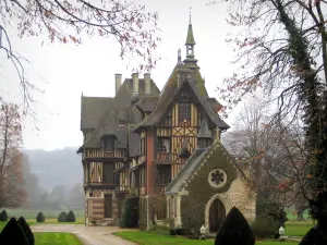 Regionaal Natuurpark Boucles de la Seine Normande - Manoir de Villers, park, getrimd struiken en bomen, in Saint-Pierre-de-Manneville