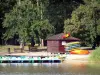 Regionaler Naturpark Brenne - Teich Bellebouche, Freizeitzentrum Bellebouche, Tretboote und Bäume