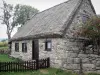 Regionaler Naturpark Livradois-Forez - Haus aus Stein mit Strohdach, in den Bergen des Forez