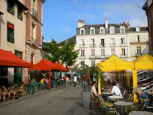 Rennes - Vieille ville : maisons et terrasses de cafés