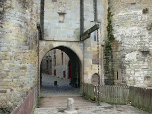 Rennes - Altstadt: Tore Mordelaises und Zugbrücke