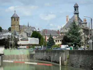 Rethel - Rivière Aisne, tour-clocher de l'église Saint-Nicolas et clocheton de l'hôtel de ville 
