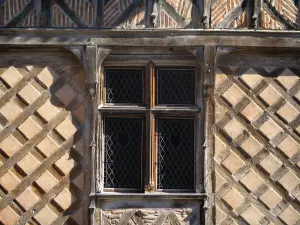 Rieux-Volvestre - Ventana de una casa de entramado de madera