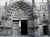 Riom - Portal de Notre-Dame-du-Marthuret con la copia de la Virgen y el pájaro