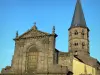 Riom - Frontón y el campanario de la Basílica de Saint-Amable