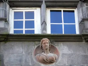 Riom - Carved medallion of the Consuls house