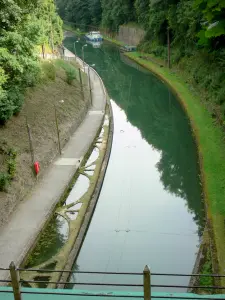 Riqueval towing tunnel - Saint-Quentin canal at the underground entrance