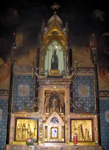 Rocamadour - Inside of the Notre-Dame chapel (miracles chapel): altar and statue of the Black Virgin
