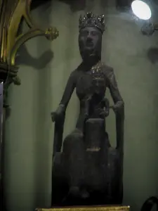 Rocamadour - Inside of the Notre-Dame chapel (miracles chapel): statue of the Black Virgin