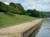 La Roche-Guyon - Berges de la Seine (bords de la Seine) : promenade le long du fleuve ; dans le Parc Naturel Régional du Vexin Français