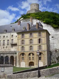 La Roche-Guyon - Facciate del castello e mastio fortificato