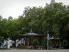 La Roche-sur-Yon - Kiosque et arbres de la place Napoléon