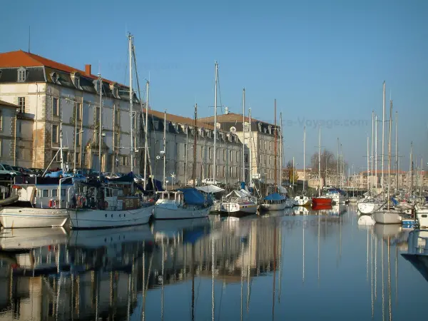 Rochefort - Sailboats in the port and the foods shop