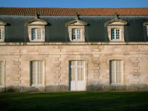 Rochefort - Real fábrica de cuerdas (edificio que alberga el Centro Internacional del Mar)