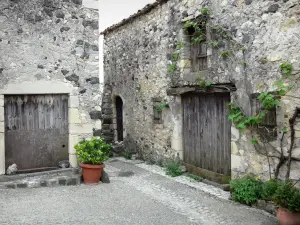 Rochemaure - Facciate di pietra del villaggio