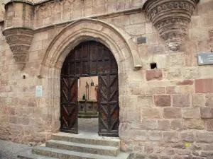 Rodez - Portal of the Molinier mansion, former canonical house