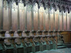 Rodez - Dentro de la catedral de Notre-Dame: puestos de roble