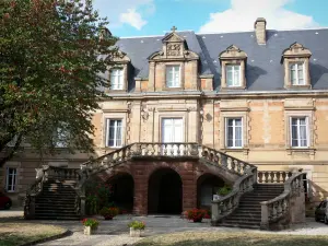 Rodez - Palacio Episcopal escalera y herradura