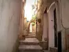 Roquebrune-Cap-Martin - Narrow street and its houses