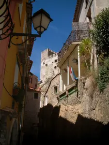 Roquebrune-Cap-Martin - Houses, lamppost and keep in background