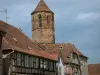 Rosheim - Casas y campanario de la iglesia de los Santos Pedro y Pablo